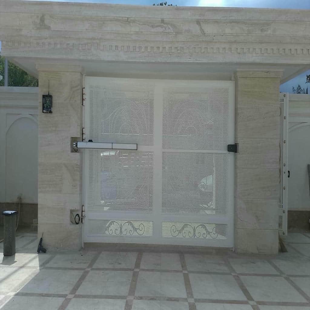 تعمیر درب برقی حیاط لولایی و رفع ایراد جک