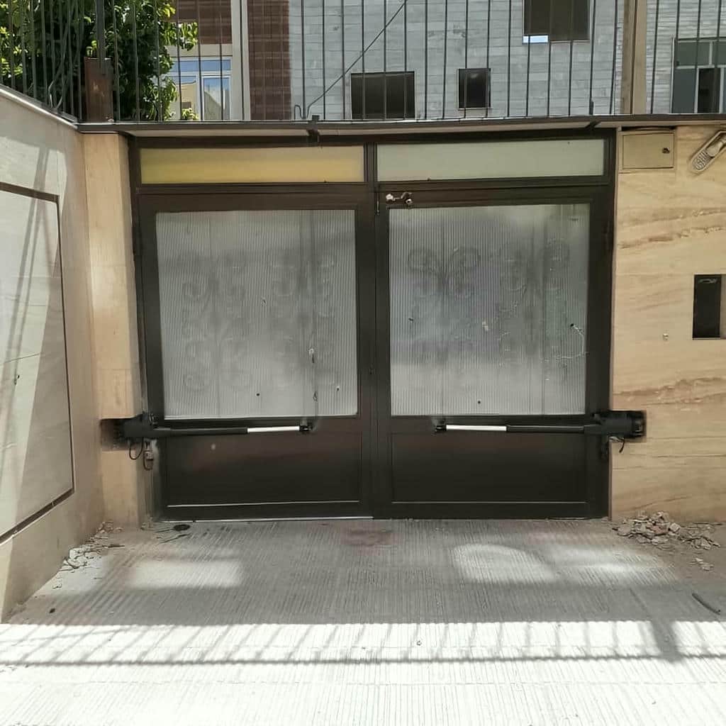 سفارش درب برقی حیاط لولایی بر اساس ابعاد ورودی