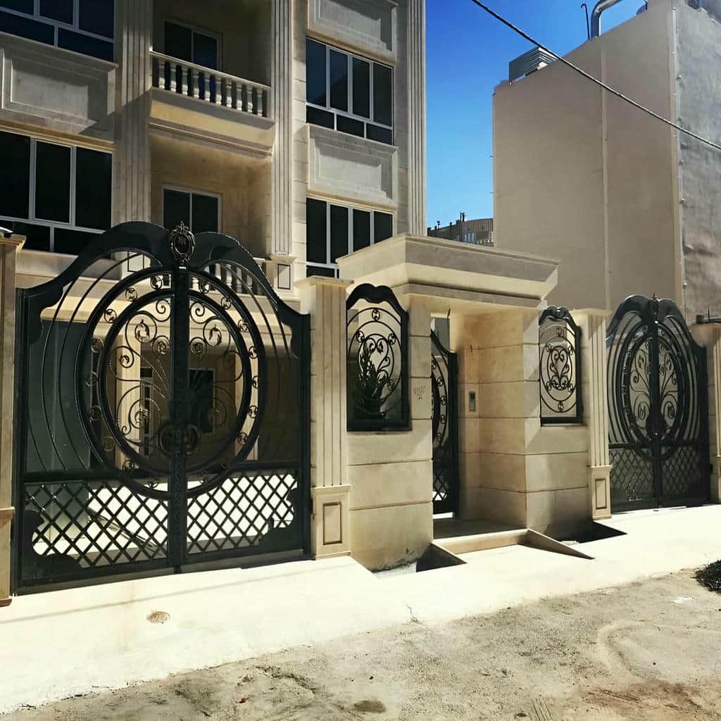 خرید درب آهنی حیاط طرح مدرن با مشاوره