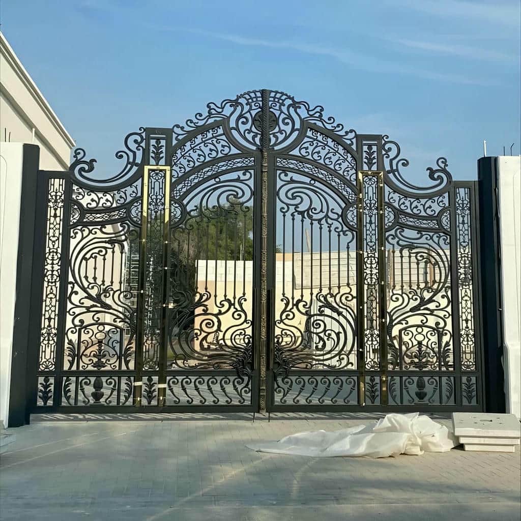تعمیر درب پارکینگ شاسی فلزی تقویت شده و رفع افتادگی