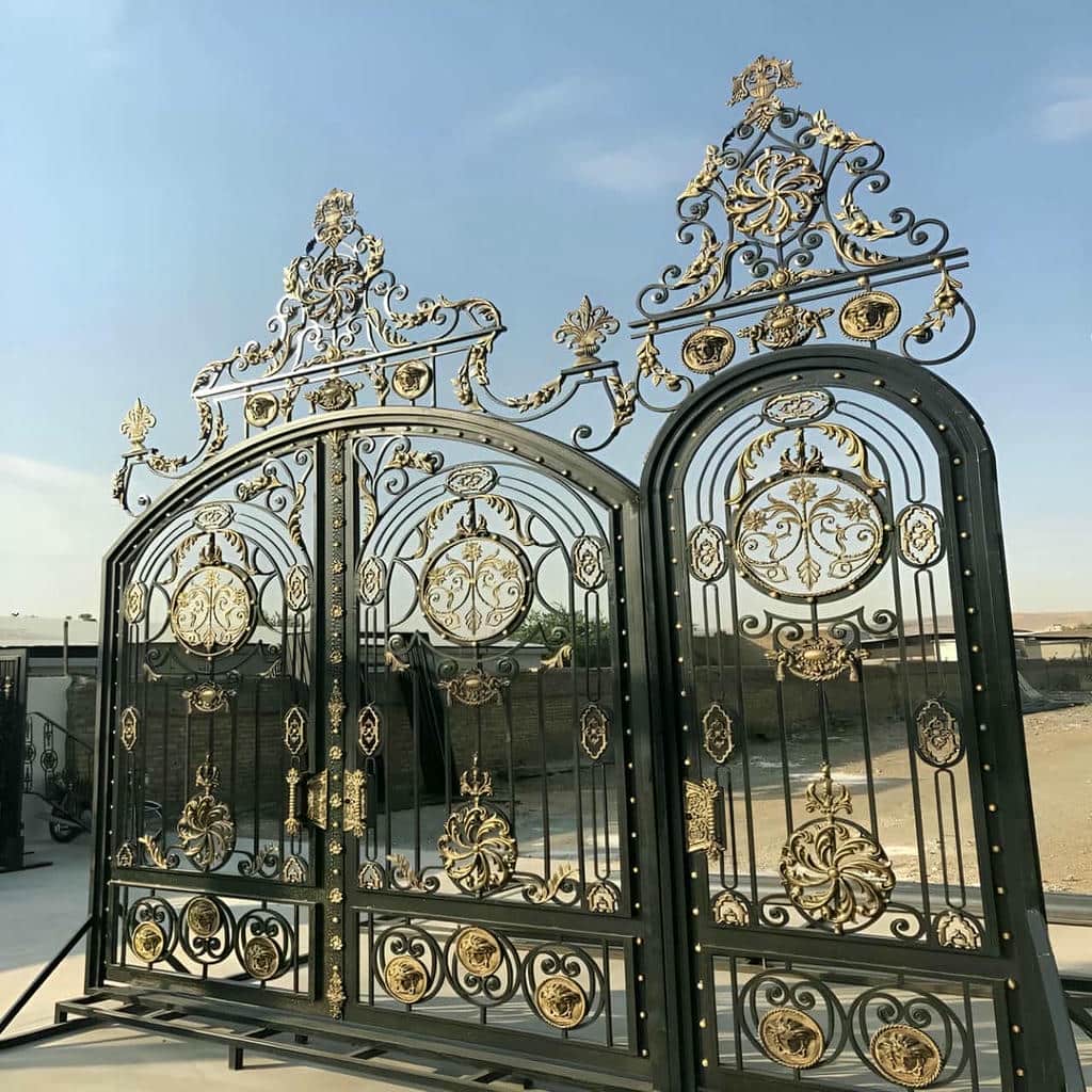 خدمات اندازه‌گیری درب حیاط فرفورژه نمای رومی