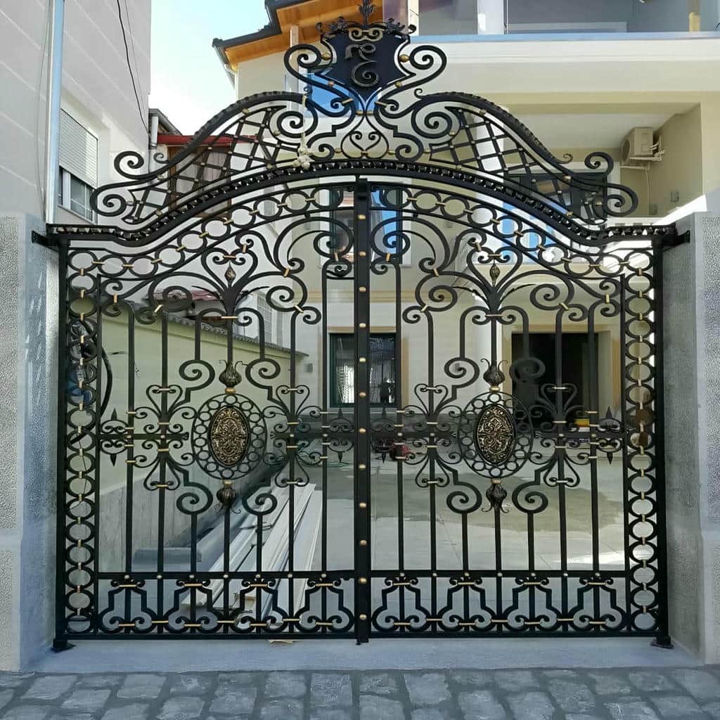 درب لاکچری نمای ویلا با پنل طرح چوب
