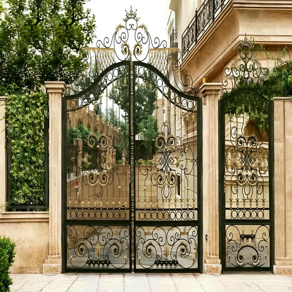 6 مدل درب فلزی حیاط حصاری عمودی