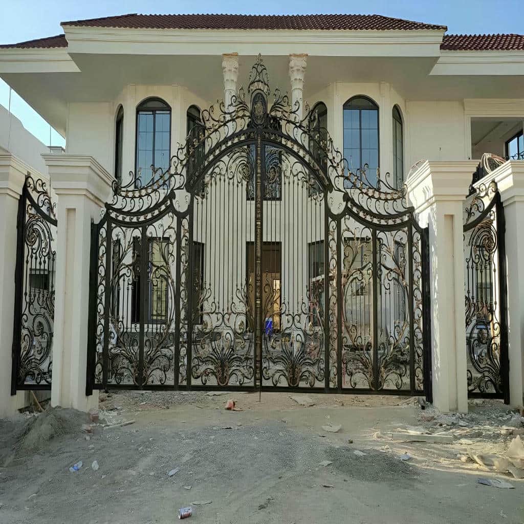 13 مدل درب ساختمان فرفورژه گل دار