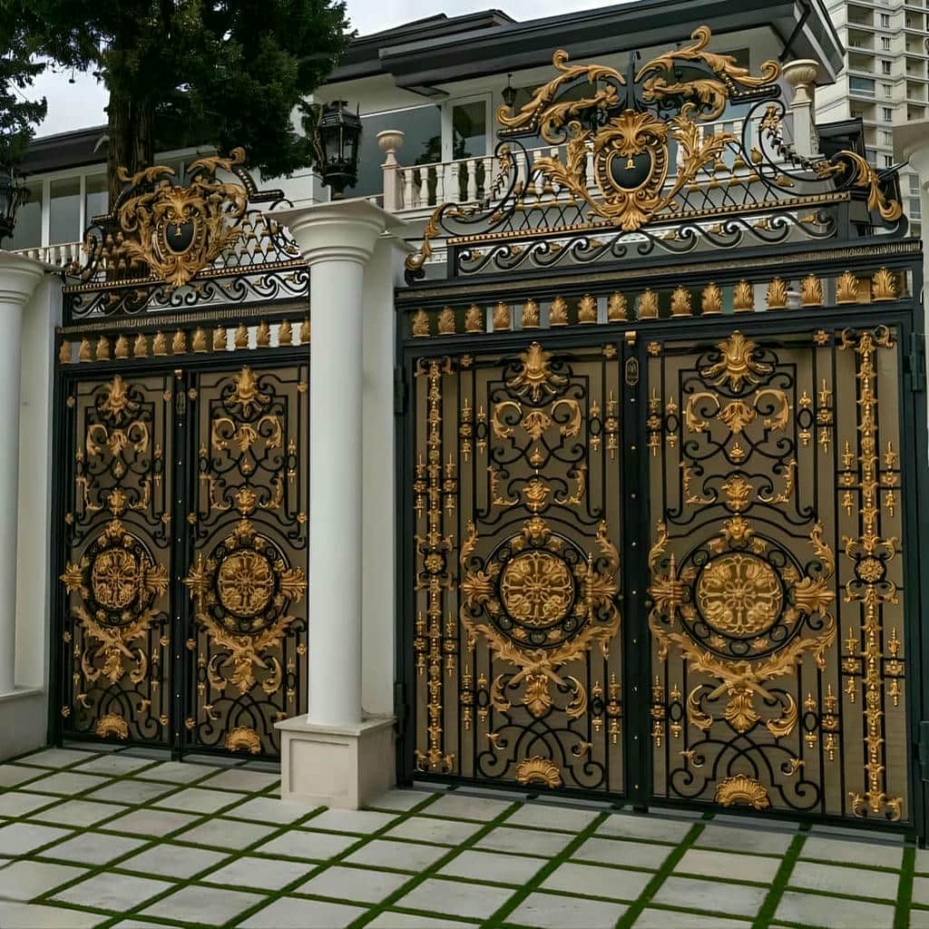 اجرای درب حیاط برش لیزری هندسی با پنل دو رنگ