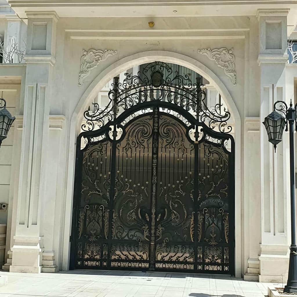 ساخت درب پارکینگ طرح چوب ترموود دو لنگه