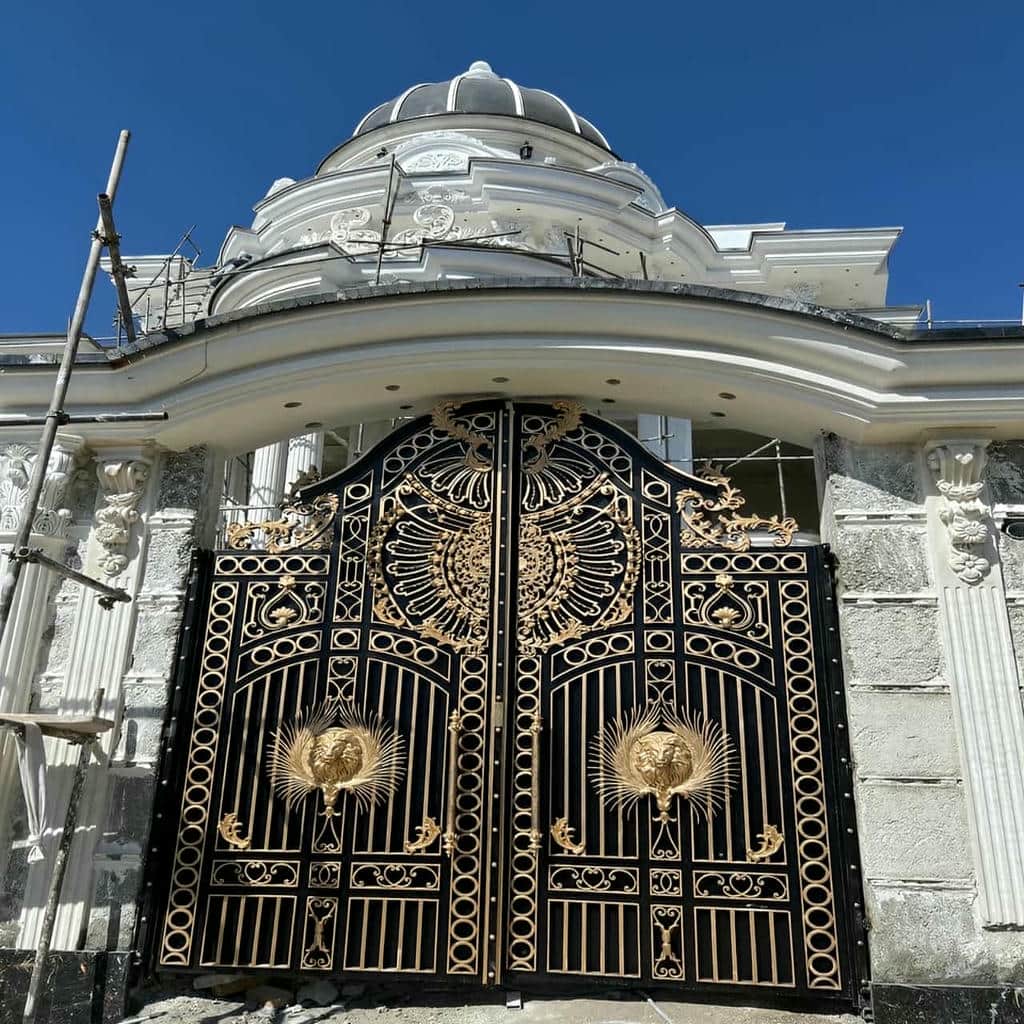 ساخت درب پارکینگ آهنی ساده قاب دار دو لنگه