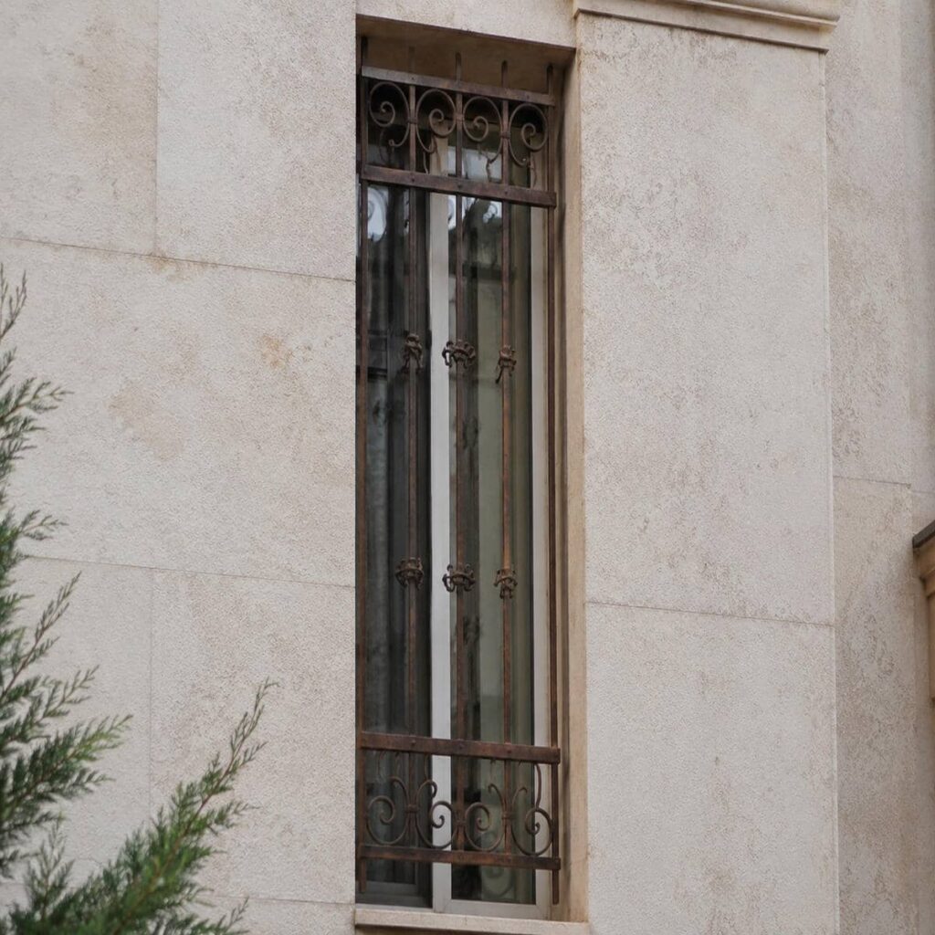 تولید حفاظ پنجره آپارتمان طبقات پایین شبکهای تولید حفاظ پنجره آپارتمان طبقات پایین شبکهای