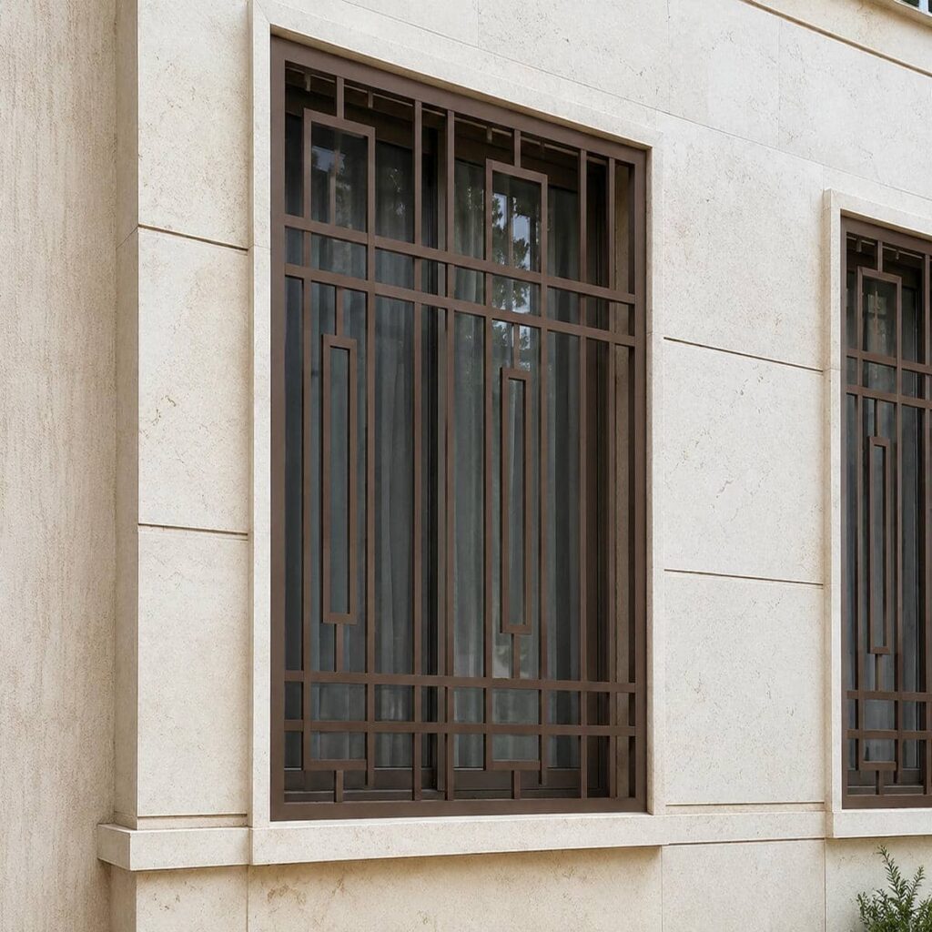 نصب حفاظ پنجره آپارتمان طبقات پایین روی نمای سنگی نصب حفاظ پنجره آپارتمان طبقات پایین روی نمای سنگی