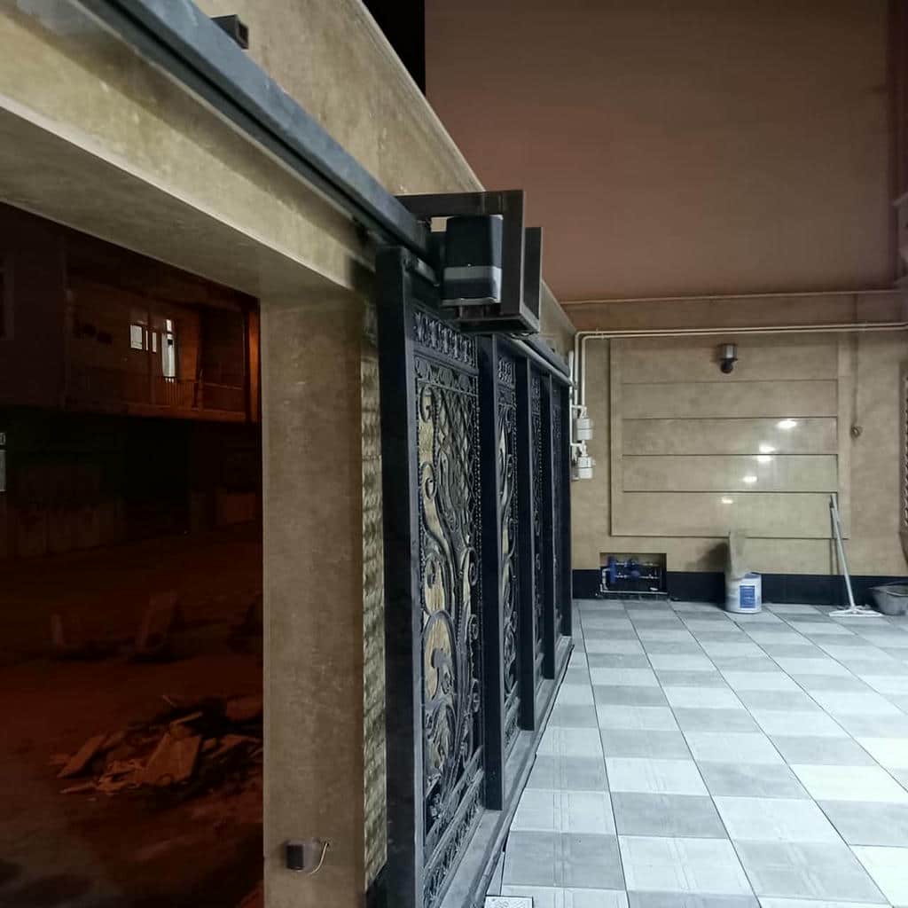 جک بازویی ورودی پارکینگ